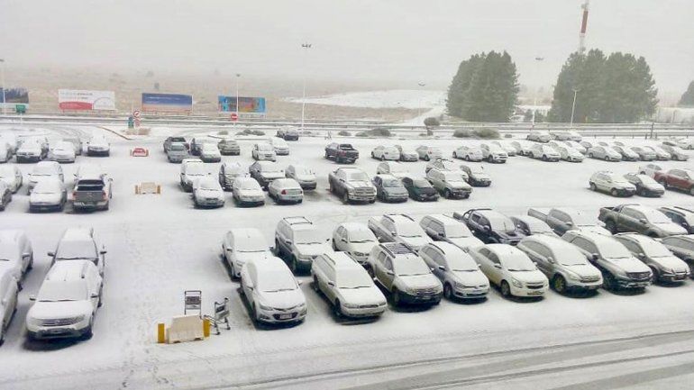 Una tormenta de nieve azotó a la ciudad de Bariloche