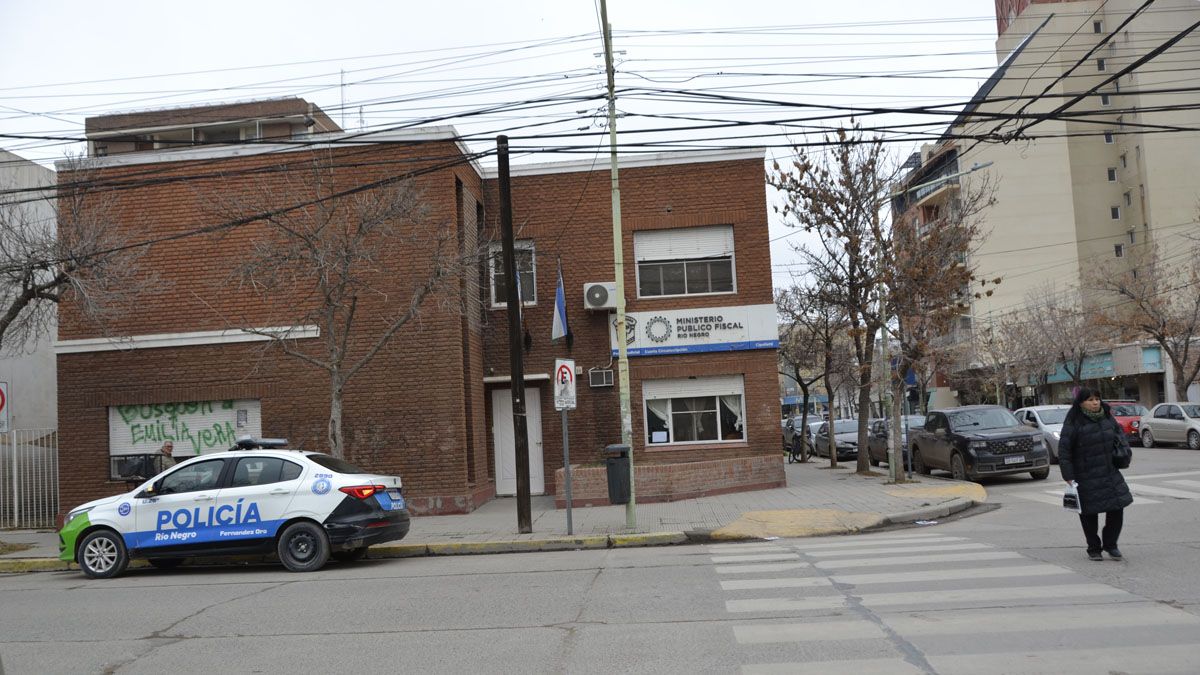 Un intento de femicidio ocurrió en Cipolletti este viernes. El agresor quiso prender fuego a la mujer delante de sus hijos.