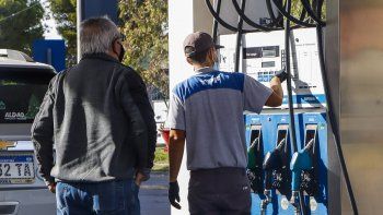 otro golpe al bolsillo: aumenta la nafta un 6% en todo el pais