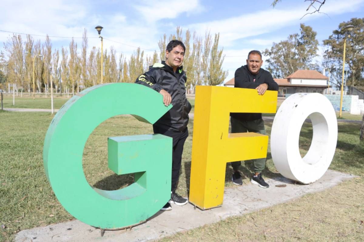 Miguelito junto a su hermano, el popular Chala Parra. Foto Anahí Cárdena.