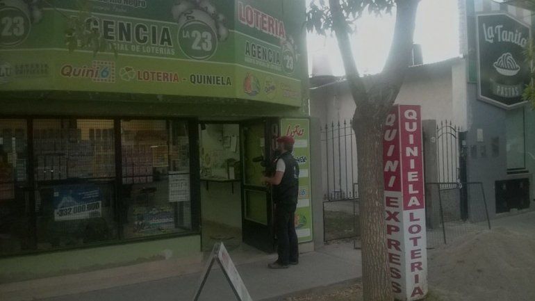 Rompieron la vidriera de una agencia de lotería y se llevaron 3 mil pesos