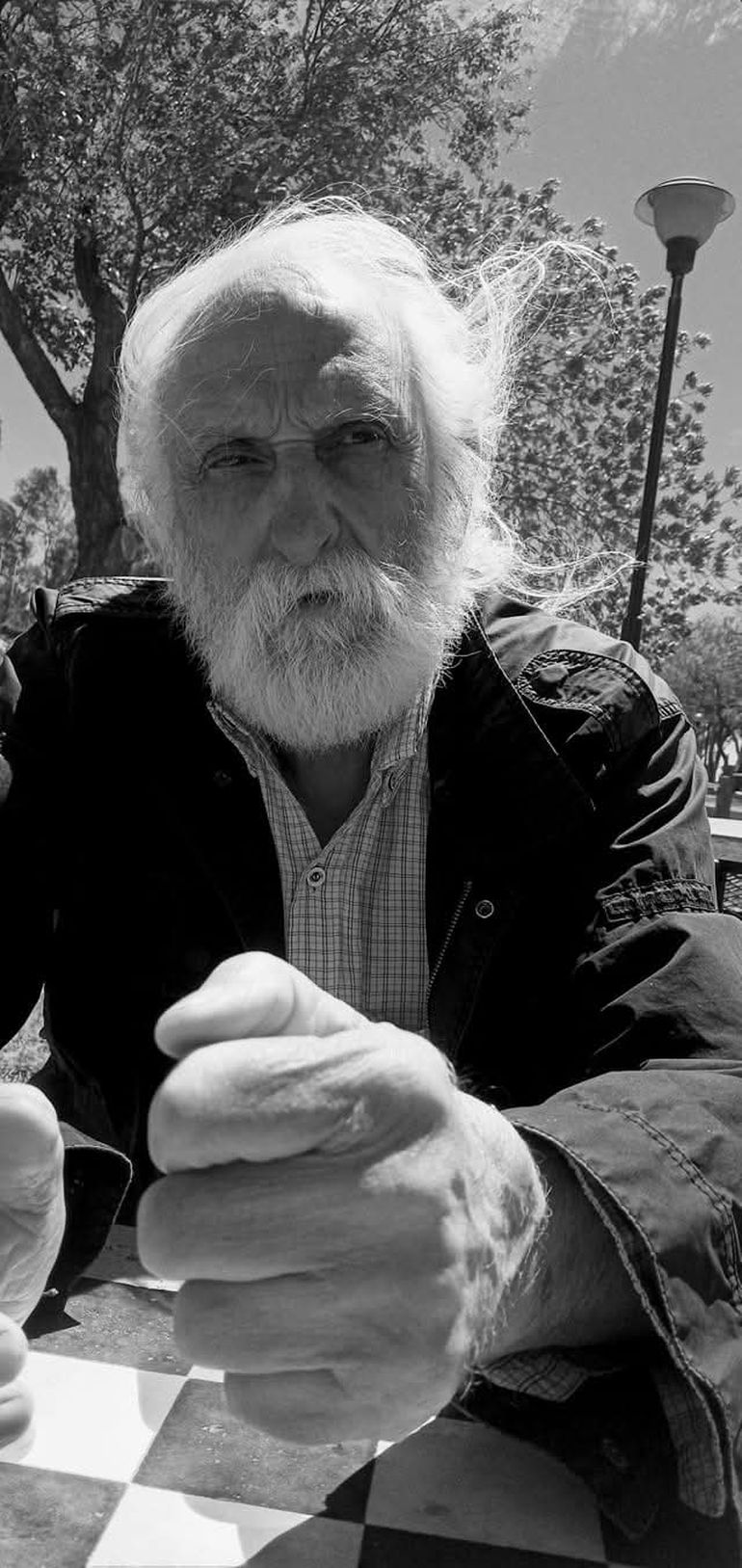 París durante el cuarto intermedio en las afueras del Salón AMUC durante la audiencia por el Juicio La Escuelita VII. 