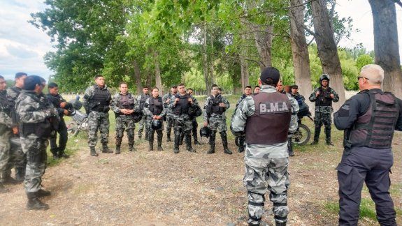 Capacitaron a policías motoristas de la Regional V en Cipolletti