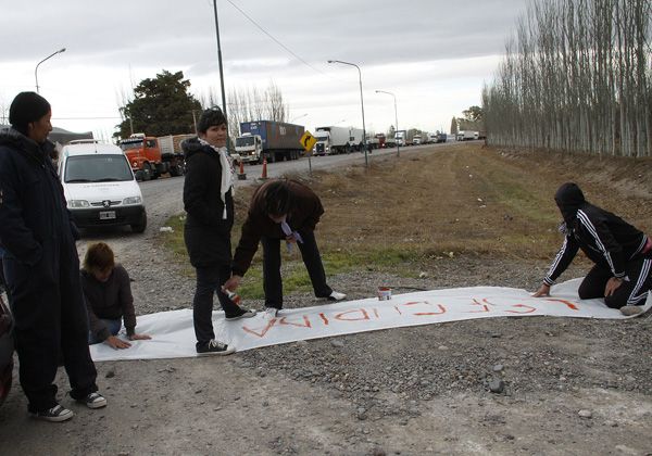 Levantaron el corte de la ruta 22 en Allen