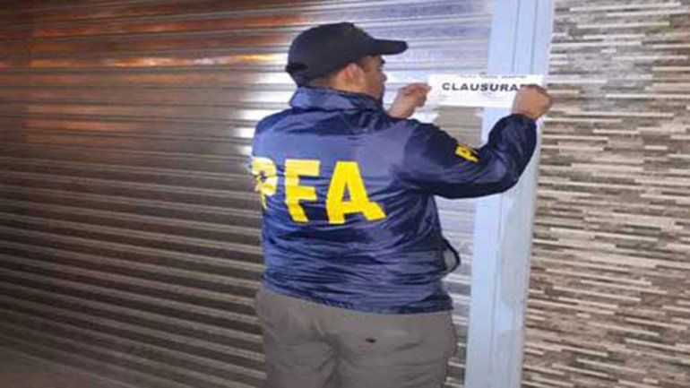 En los operativos hubo un detenido y la Policía Federal secuestró más de 500 mil pesos. Los locales fueron clausurados.