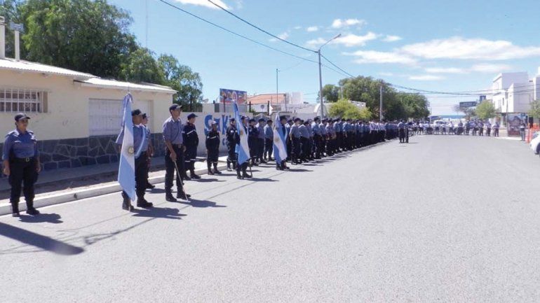 Ayer presentaron los 120 efectivos que prestarán servicio en Las Grutas.