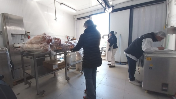 El Municipio de Cipolletti decomisó más de 780 kilos de carne en dos comercios de la ciudad.