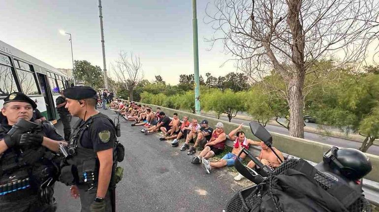 Feroz pelea en la barra de River terminó con heridos y detenidos