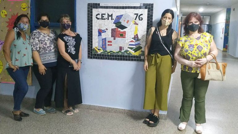 El colegio 76 inauguró un mural que distingue a la institución