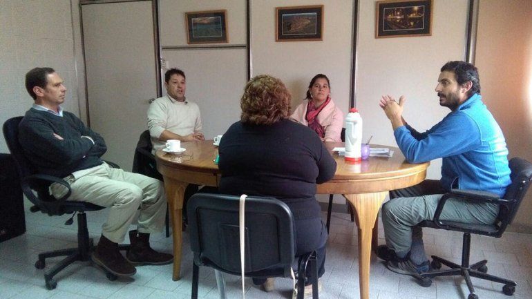 La denunciante y otros vecinos hablaron el viernes en vano con concejales.
