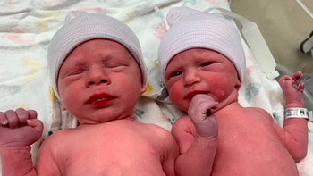 record: nacieron gemelos de embriones congelados hace 30 anos