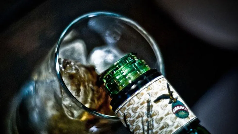 El conflicto se desató por una botella de Fernet. Ocurrió en Sierra Grande.&nbsp;