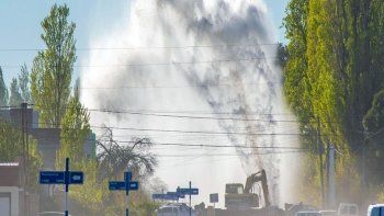 una empresa rompio un acueducto y roca se quedo sin agua