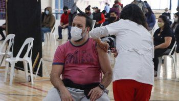 ya se aplicaron 100 mil vacunas contra el covid en cipolletti