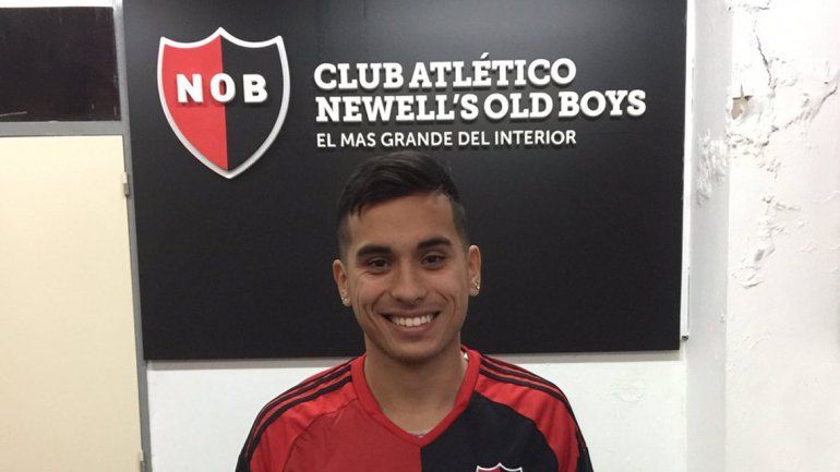 Opazo con la camiseta de Newells. El Mono lucirá la 19 toda la temporada. 