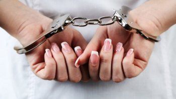 Una de las ladrones tenía antecedentes y fue condenada a tres años de prisión de cumplimiento obligatorio. 
