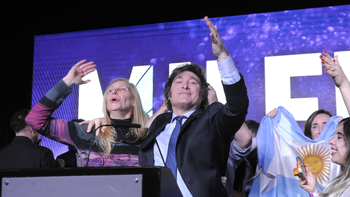 El festejo de Javier Milei tras superar el 30% e imponerse en las PASO 2023.