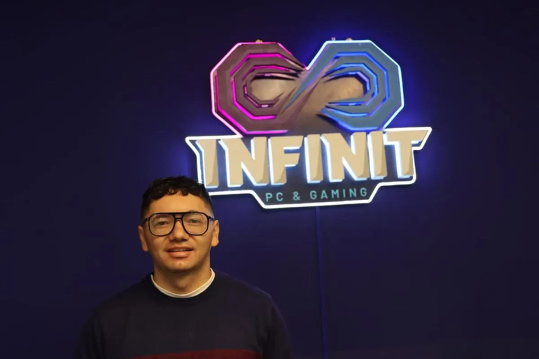 El impulsor de la iniciativa, Leonel Carillo. 