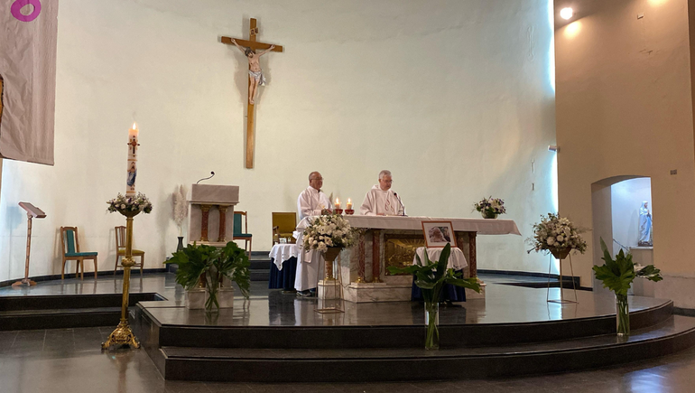 En todo el país, ayer las principales misas se realizaron a las 19 en cada Iglesia.