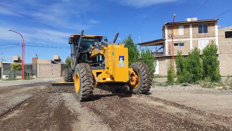 Realizaron mantenimiento de calles de tierra y caminos rurales en Cipolletti