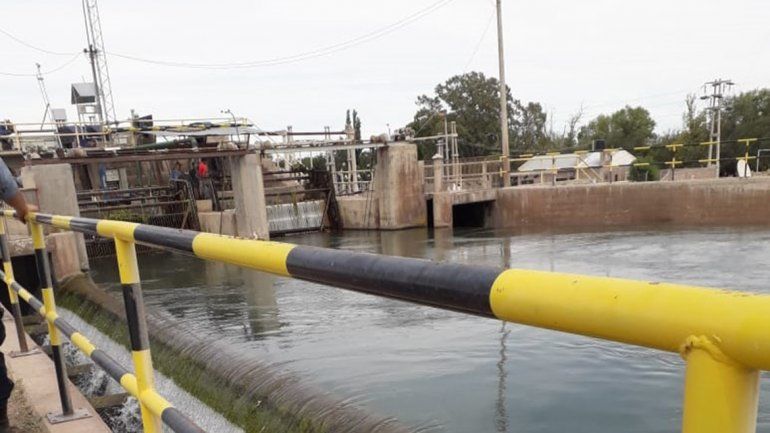 Encontraron un cuerpo flotando en el canal de El 30