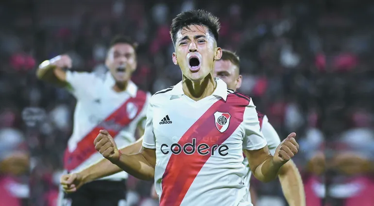 Pablo Solari lo empató en el último instante del partido, en un final polémico porque el árbitro había adicionado 6 minutos y el gol llegó a los 7.