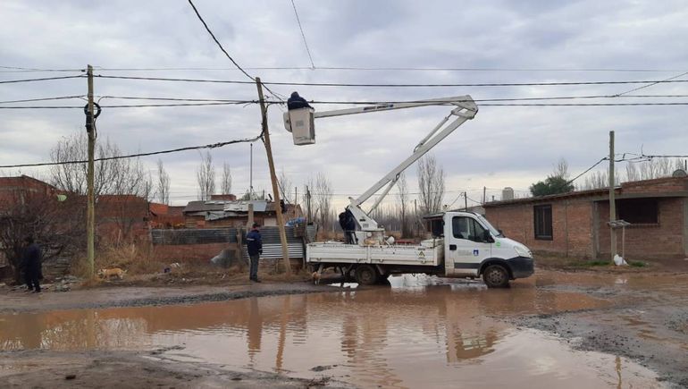 No hay muchos bolsillos en la ciudad que puedan pagar casi 800.000 pesos por una factura del servicio eléctrico. Y menos en las barriadas populares.