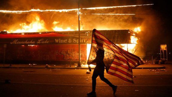 Siguen las protestas en EE.UU. y hubo incidentes en la Casa Blanca