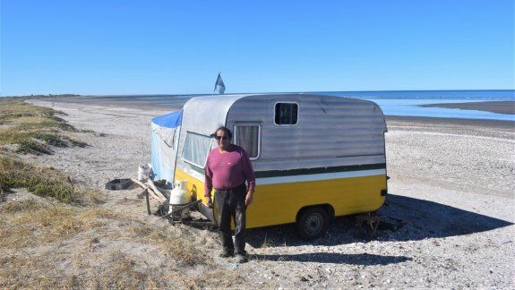 La cuarentena los sorprendió en la playa y no pueden irse