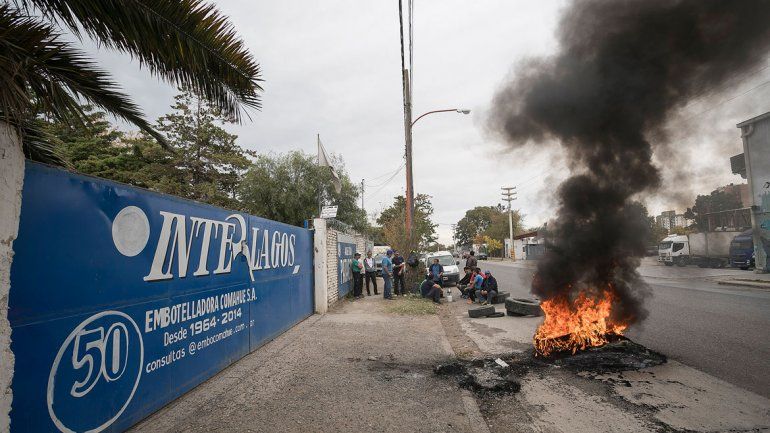 Los empleados se manifestaron ayer frente a la sede de Interlagos.