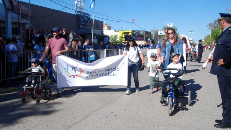 Miles de cipoleños salieron a la calle a celebrar el cumple de la ciudad