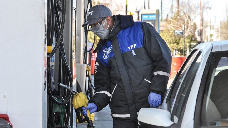 ¿Por qué suben los precios de los combustibles?