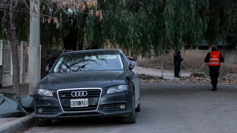 El Audi sustraído a un médico fue abandonado en el barrio El Manzanar. La Policía lo encontró el jueves a la tarde.