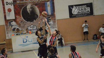 el albinegro abre de local la final del basquet ante roca