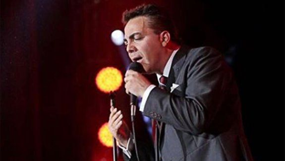 Cristian Castro quedó varado en Neuquén por fallas en el avión