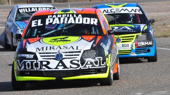 García encabezó la fila de la Gol con el mismo auto que ocupaba Crespo.