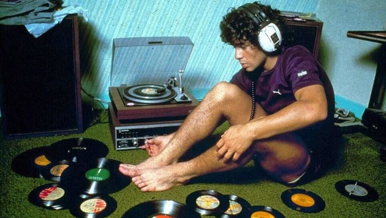 El santo cancionero: las diez mejores canciones a Maradona