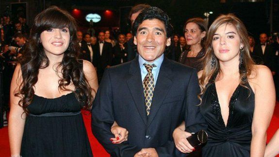 El homenaje a Diego emocionó a Dalma y Gianinna