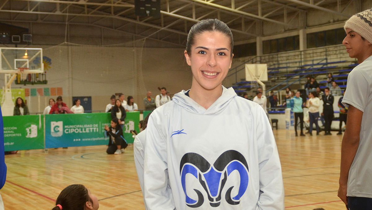 Karina, una figura mundial del 3x3 en el Estadio Municipal de Cipolletti. Foto Antonio Spagnuolo.