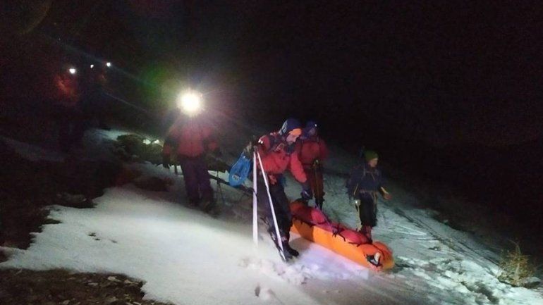 Rescataron en Bariloche a un esquiador que se había quebrado la pierna