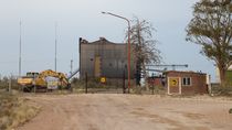 El parque Industrial de la vieja mina en Punta Colorada, que aún causa nostalgia en Sierra Grande / Fotos: