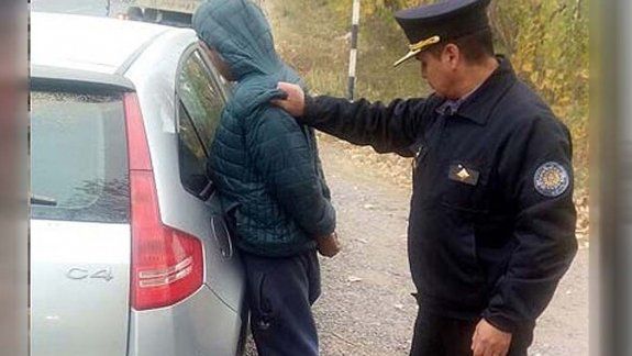 Secuestró a su ex pareja y al nene: volcó en plena fuga