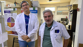 El Veterinario, Darío Sánchez y Omar Orellana, Coordinador de Salud Ambiental frente al dispositivo en la ciudad.