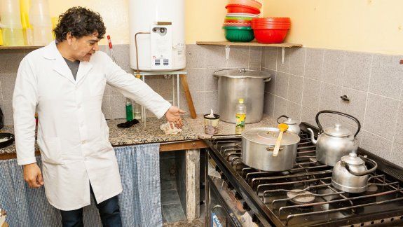 El atraso en el reparto de mercadería complica el funcionamiento de las escuelas con jornada extendida.