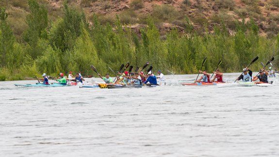 La Regata del río Negro todavía no baja los brazos