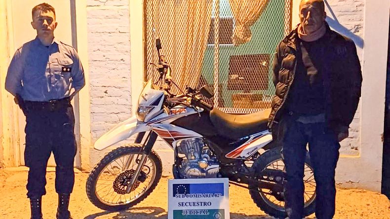 La moto recuperada por policías de Balsa Las Perlas. Se la llevaban dos sujetos que fueron atrapados.&nbsp;
