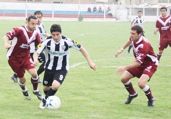 Cipo, goleado e insultado en Allen
