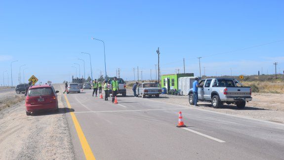 En Las Grutas frenaron a más de 30 autos que llegaban con turistas