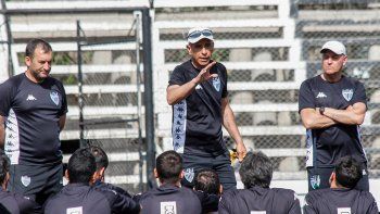 inicio la era coronel: presentaron al nuevo dt albinegro en la visera de cemento inicio la era coronel: presentaron al nuevo dt albinegro en la visera de cemento