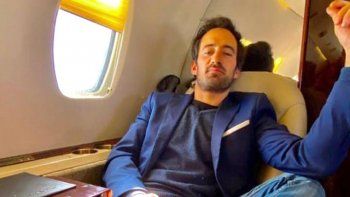 otro famoso llego a bariloche en avion privado y con amigos